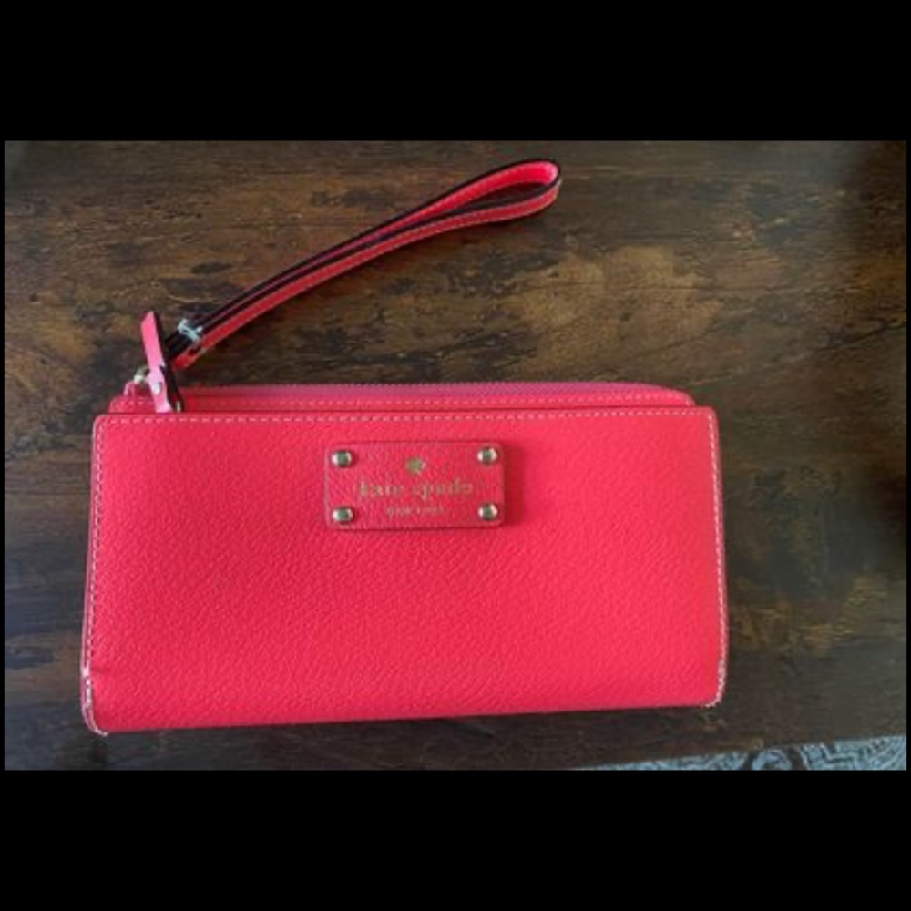 Kate Spade Wristlet wallet